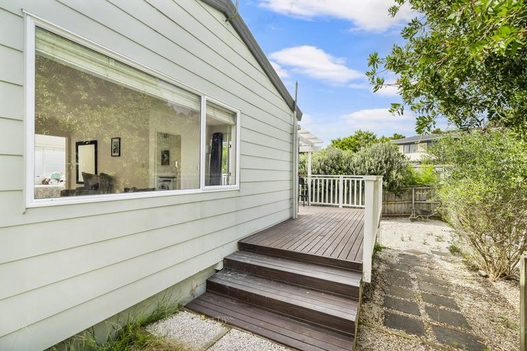 Photo of property in 2/4 Kenneth Hopper Place, Manly, Whangaparaoa, 0930