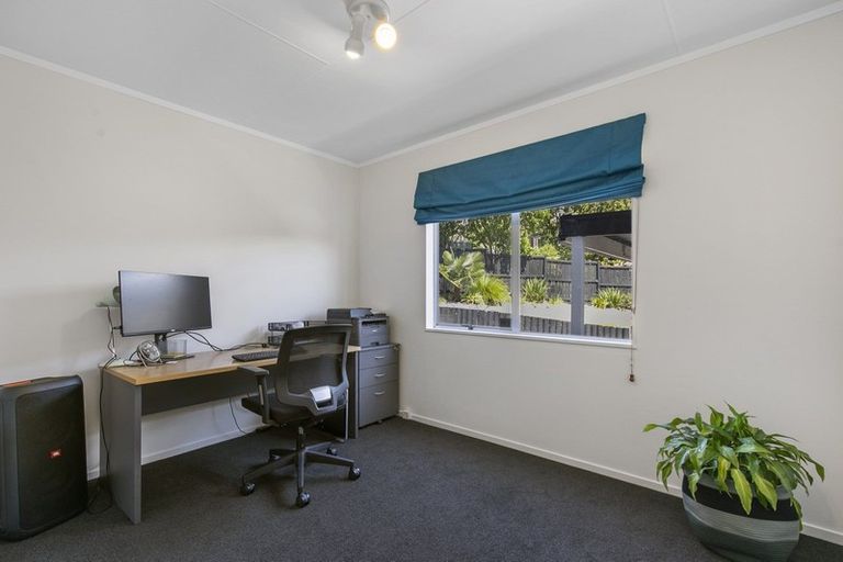 Photo of property in 15 Dalwhinnie Parade, Highland Park, Auckland, 2010