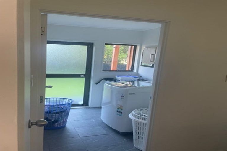 Photo of property in 2/24 Janese Place, Weymouth, Auckland, 2103