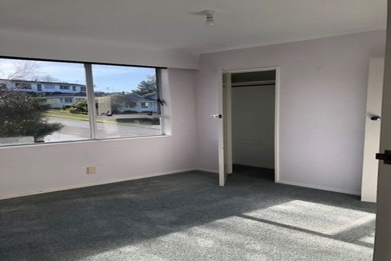 Photo of property in 124 Taylor Terrace, Tawa, Wellington, 5028