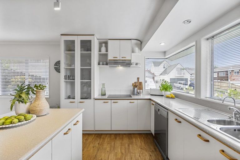 Photo of property in 34 Sailfish Drive, West Harbour, Auckland, 0618