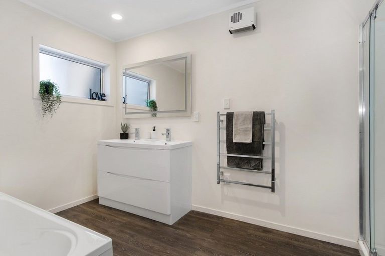 Photo of property in 3b Russell Place, Brookfield, Tauranga, 3110