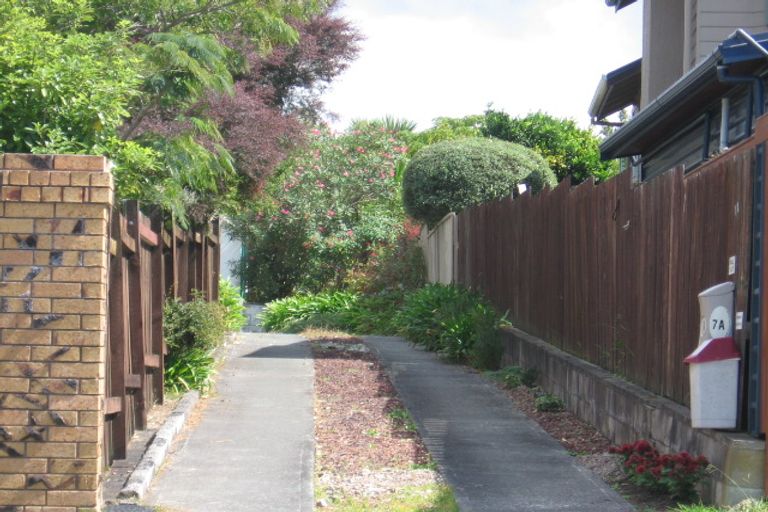 Photo of property in 7a Miri Road, Rothesay Bay, Auckland, 0630
