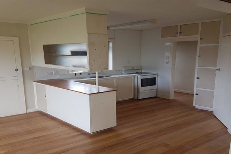 Photo of property in 17 Eglinton Street, Avondale, Christchurch, 8061