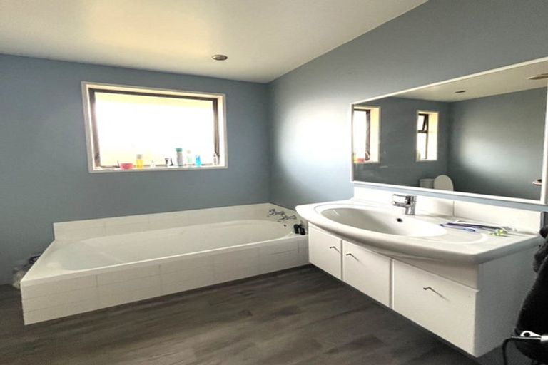 Photo of property in 1/2 Lodge Place, Ilam, Christchurch, 8041