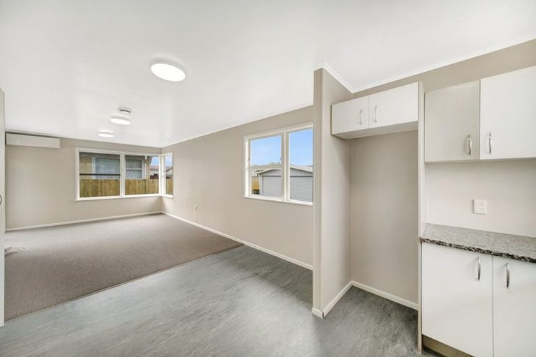 Photo of property in 19 Convair Crescent, Mangere, Auckland, 2022