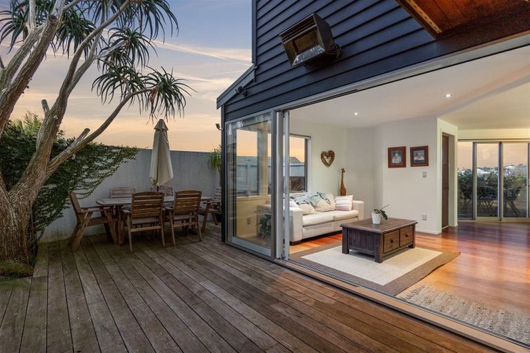 Photo of property in 29a Peter Terrace, Castor Bay, Auckland, 0620