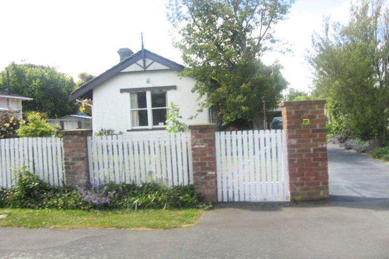 Photo of property in 11 Martin Avenue, Beckenham, Christchurch, 8023