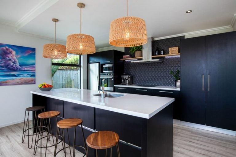 Photo of property in 2 Matau Lane, Ferndale, New Plymouth, 4310