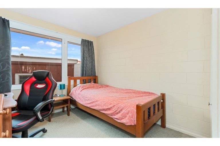 Photo of property in 4/14a Dickson Crescent, Hornby, Christchurch, 8042