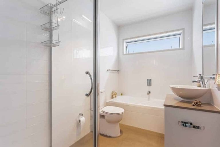 Photo of property in 20 Kensington Drive, Orewa, 0931