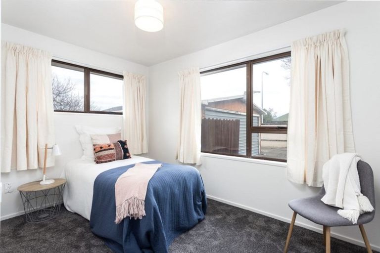 Photo of property in 32 Royal Park Drive, Parklands, Christchurch, 8083