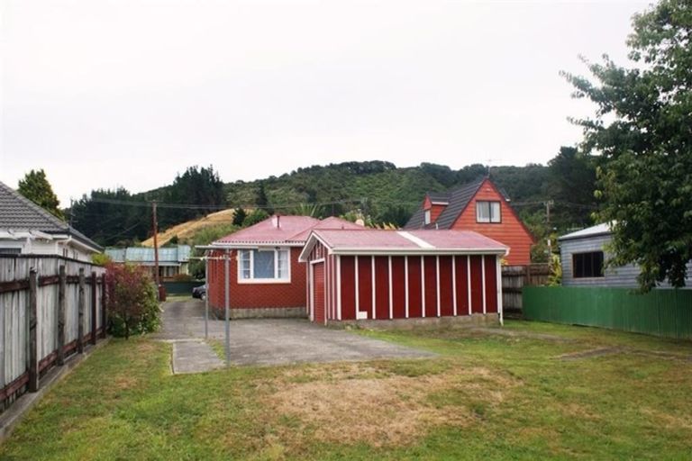 Photo of property in 39 Bledisloe Crescent, Wainuiomata, Lower Hutt, 5014