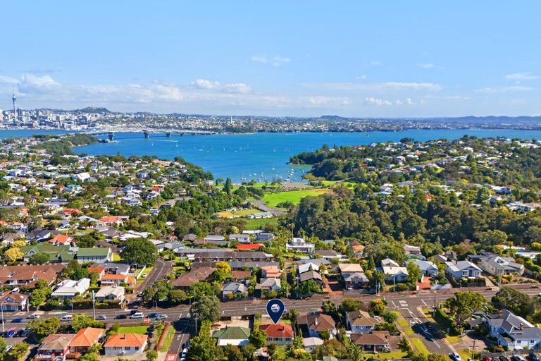 Photo of property in 81 Onewa Road, Northcote, Auckland, 0627