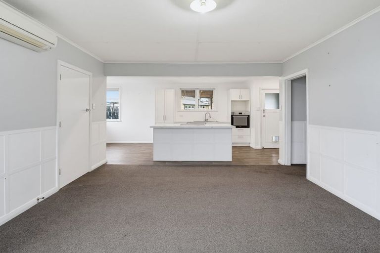 Photo of property in 12 Holland Crescent, Bulls, 4818