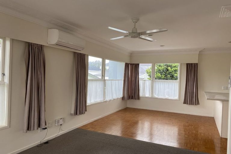 Photo of property in 1/2a Ascot Avenue, Narrow Neck, Auckland, 0624