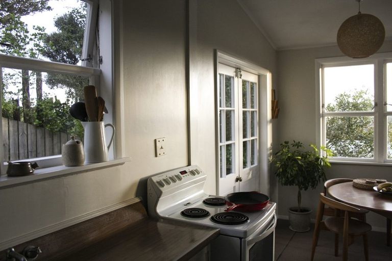 Photo of property in 2 Paparangi Crescent, Paparangi, Wellington, 6037