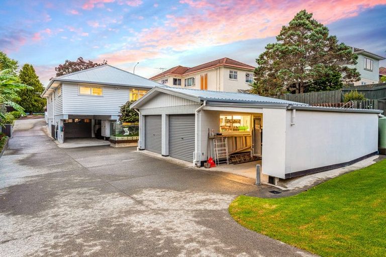 Photo of property in 171 Edmonton Road, Te Atatu South, Auckland, 0610
