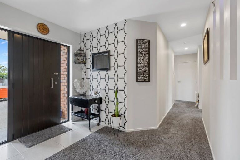 Photo of property in 10c Virginia Place, Whalers Gate, New Plymouth, 4310