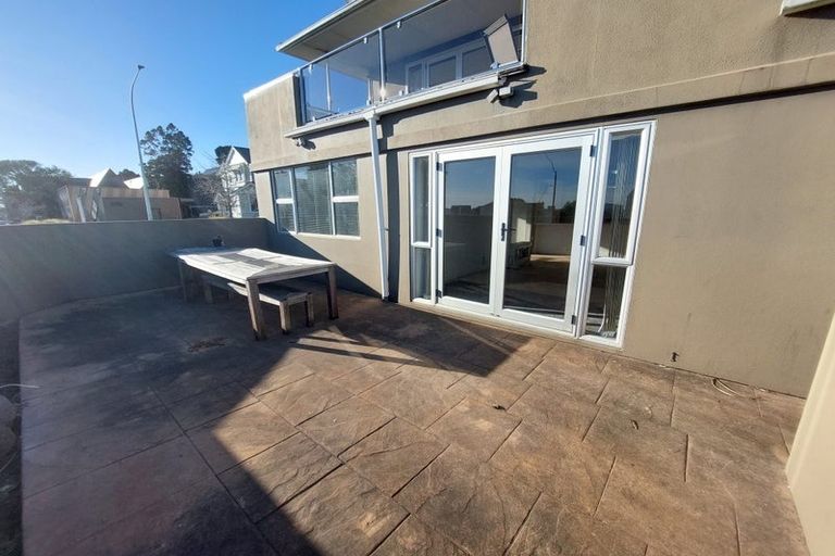 Photo of property in 45 Vivian Street, New Plymouth, 4310