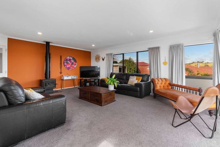 Photo of property in 17 Downing Place, Welcome Bay, Tauranga, 3112