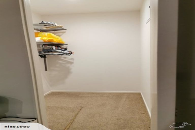 Photo of property in 28 Staincross Street, Green Bay, Auckland, 0604