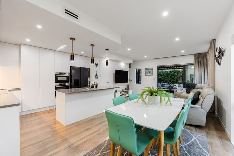 Photo of property in 8 Windlass Street, Long Bay, Auckland, 0630