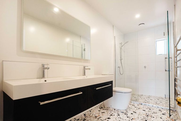 Photo of property in 2 Selwyn Lane, Lyttelton, 8082