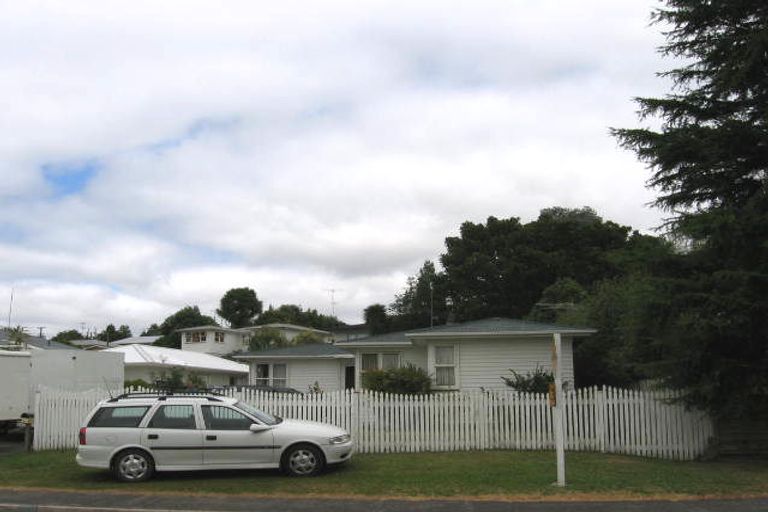 Photo of property in 50 Lauderdale Road, Birkdale, Auckland, 0626