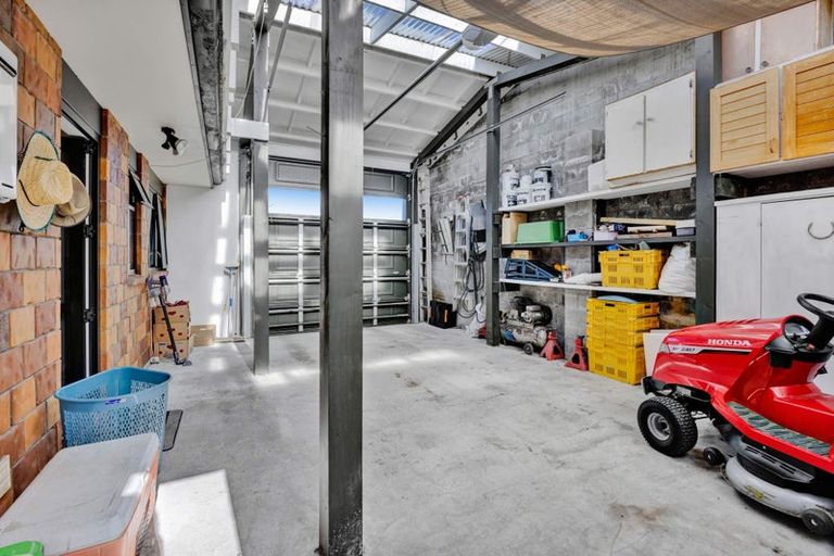 Photo of property in 2 Heaphy Road, Opunake, 4616