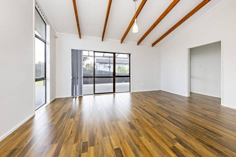 Photo of property in 71 Etherton Drive, Weymouth, Auckland, 2103