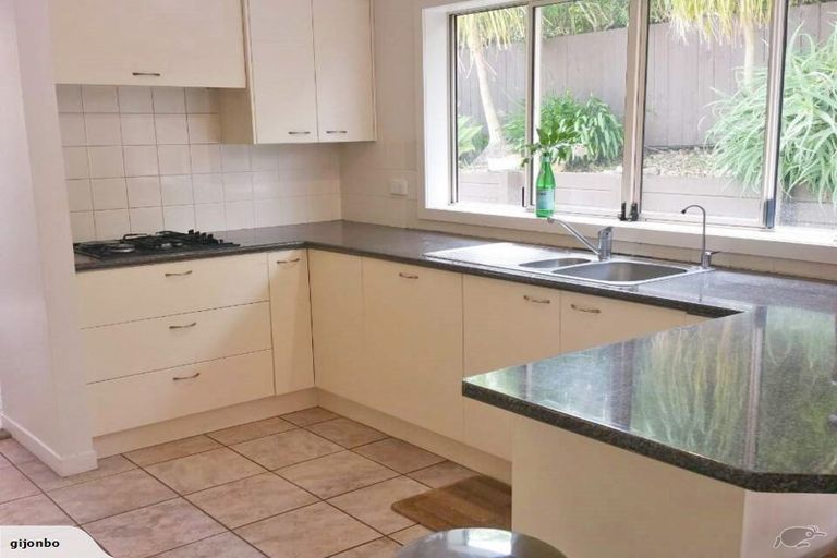 Photo of property in 6 Ponderosa Drive, Oteha, Auckland, 0632