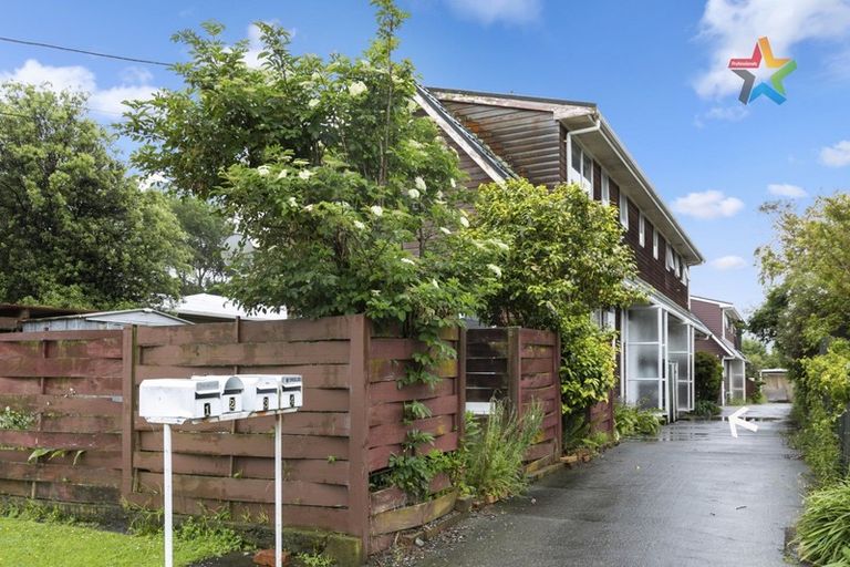 Photo of property in 2/15 Douglas Street, Waiwhetu, Lower Hutt, 5010
