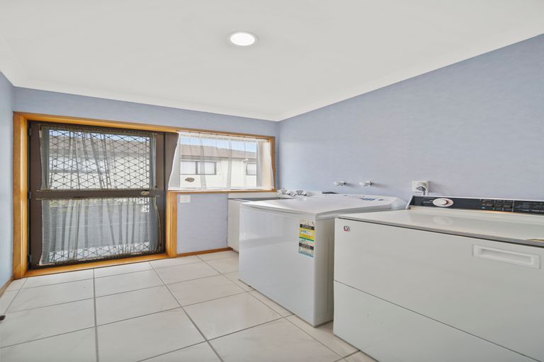 Photo of property in 26 Loloma Drive, Half Moon Bay, Auckland, 2012