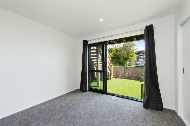 Photo of property in 3/1 Robert Street, Newlands, Wellington, 6037
