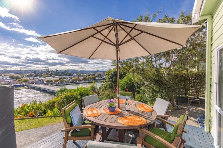 Photo of property in 48 Hipango Terrace, Durie Hill, Whanganui, 4500