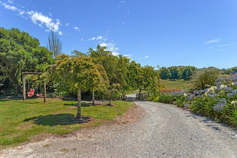 Photo of property in 95 Paremata Road, Tolaga Bay, 4077