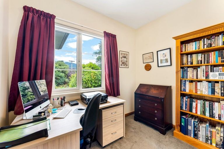 Photo of property in 72 Heretaunga Square, Silverstream, Upper Hutt, 5019