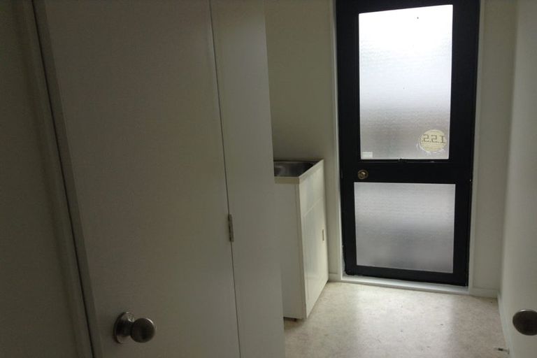 Photo of property in 2/5 Seine Road, Forrest Hill, Auckland, 0620