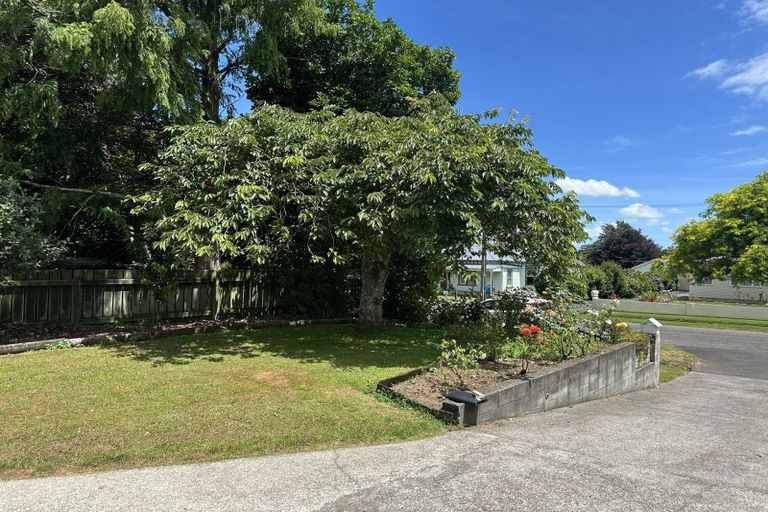 Photo of property in 8 Meuli Street, Eltham, 4322