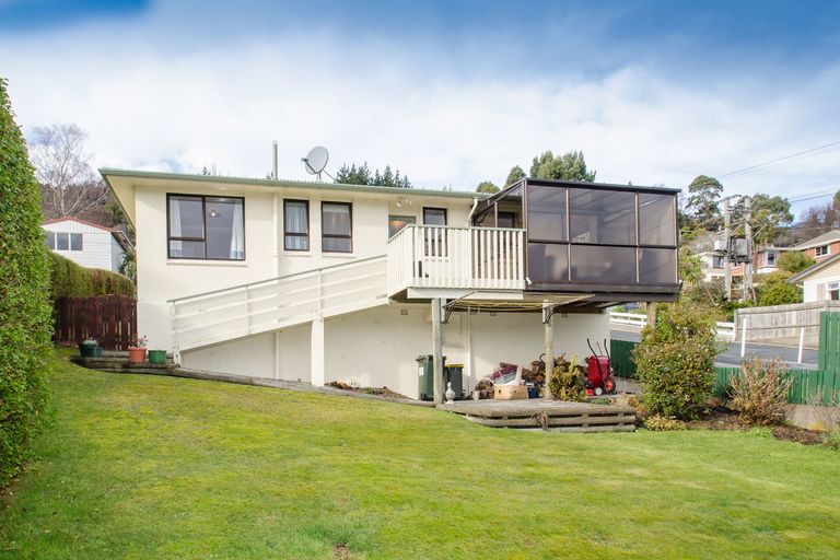 Photo of property in 75 Hocken Street, Kenmure, Dunedin, 9011