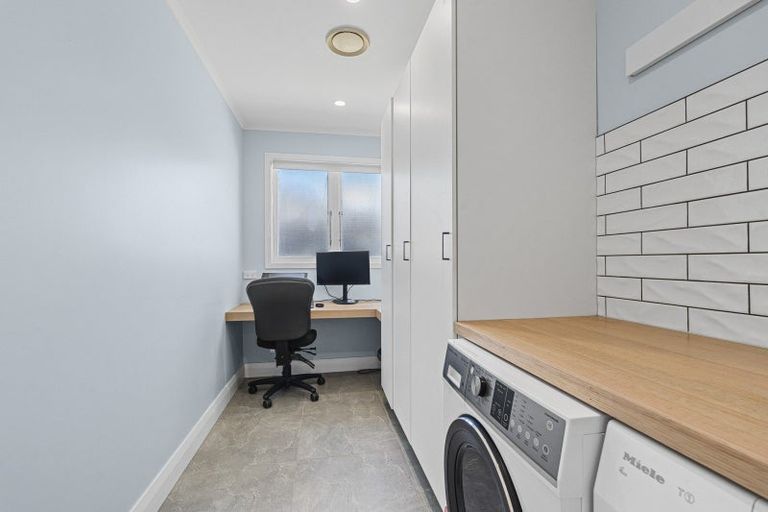 Photo of property in 118 Cutfield Road, Westown, New Plymouth, 4310