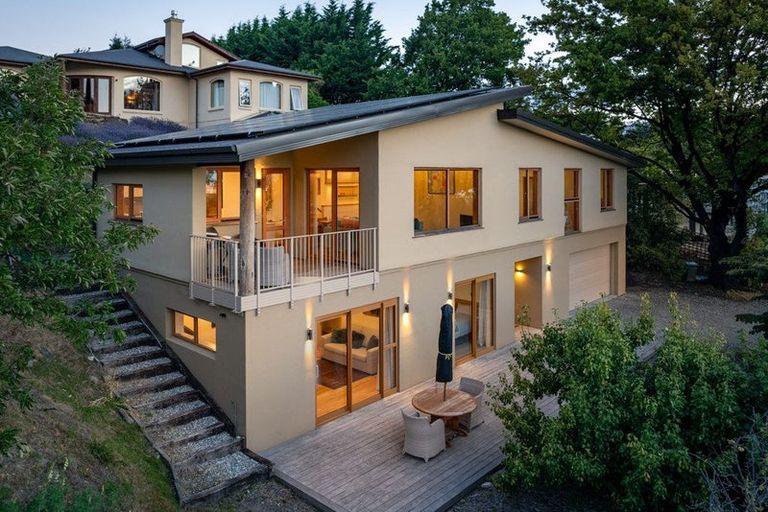 Photo of property in 337 Beacon Point Road, Wanaka, 9305