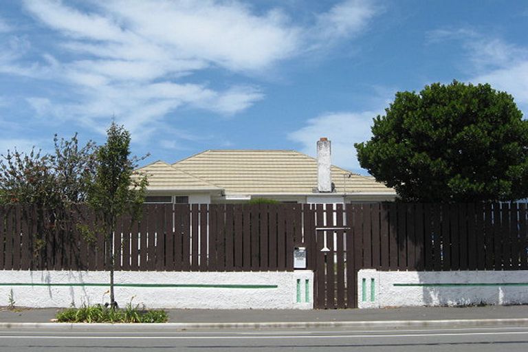 Photo of property in 296 Wainoni Road, Avondale, Christchurch, 8061