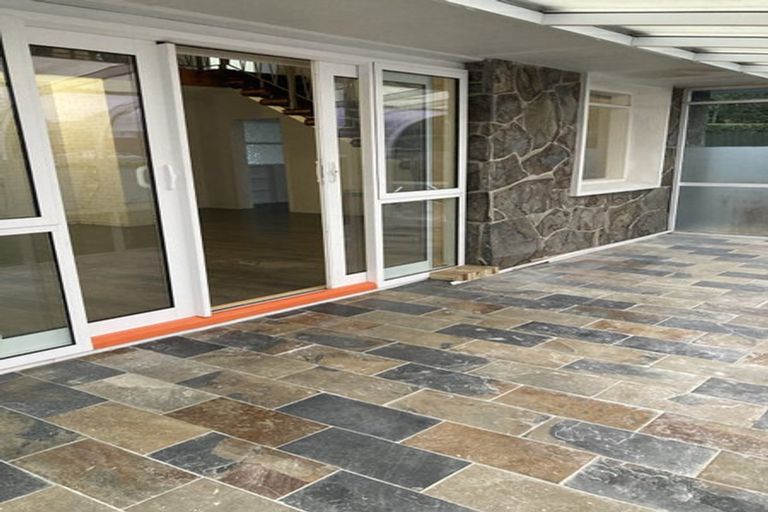 Photo of property in 21 Lyndhurst Road, Te Atatu South, Auckland, 0610