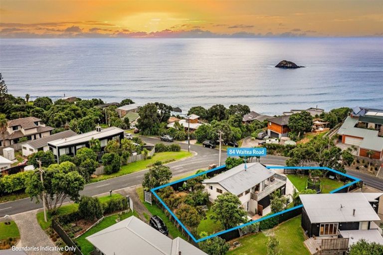 Photo of property in 84 Waitea Road, Muriwai, Waimauku, 0881