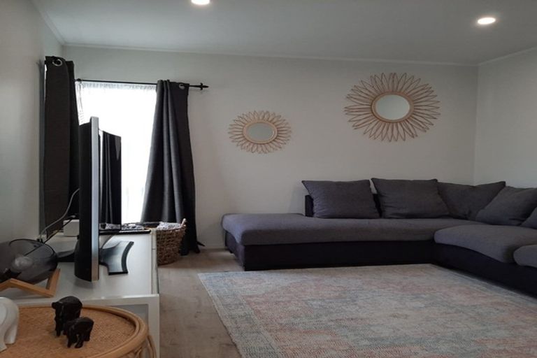 Photo of property in 34 Hassan Drive, Massey, Auckland, 0614