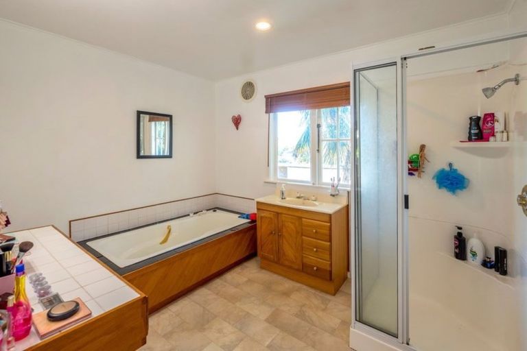 Photo of property in 19 Kainui Road, Raumati South, Paraparaumu, 5032