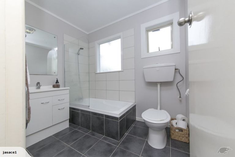 Photo of property in 36 Stottholm Road, Titirangi, Auckland, 0604