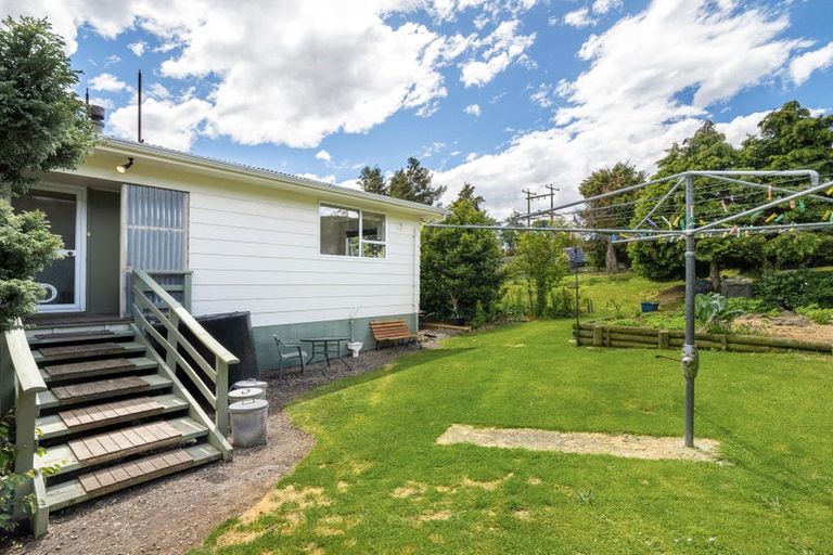 Photo of property in 35 Greenhithe Street, Waihola, Milton, 9073